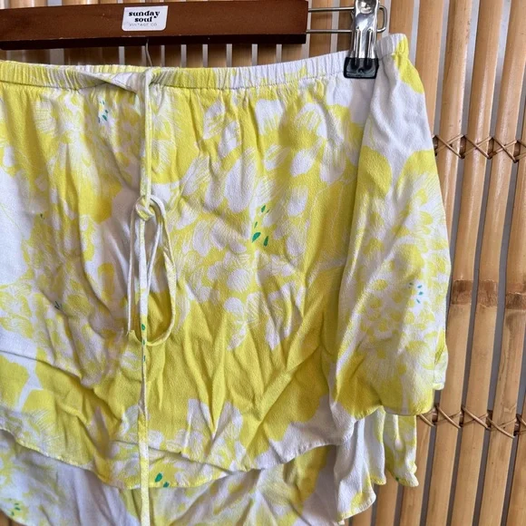Cupcakes & Cashmere Yellow Tie-dye Mini Skirt Swim Coverup / Sarong Large - Picture 5 of 7